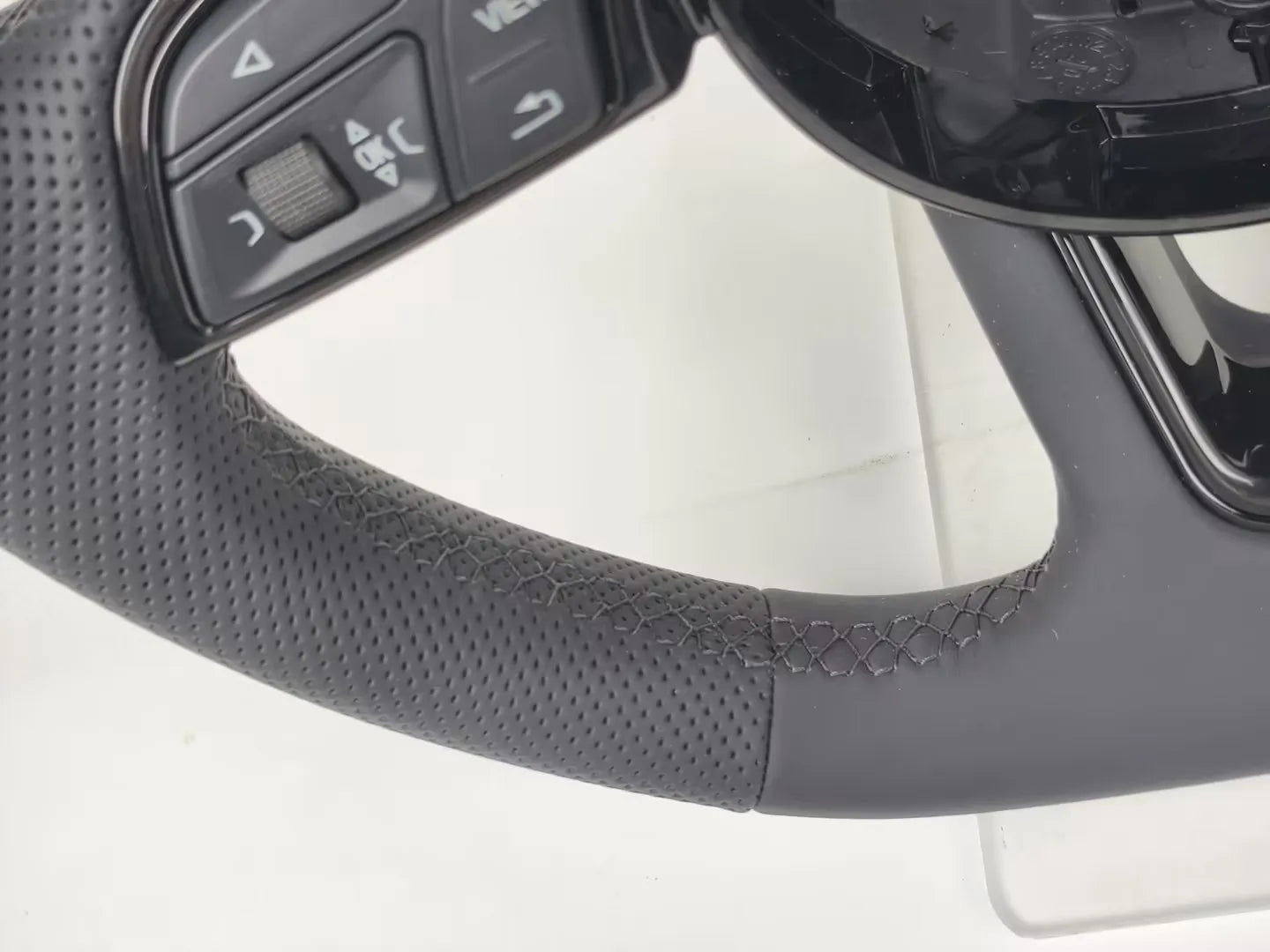 For Audi A3 A4L A5 A6L A7 Q2L Q3 Q5 Q5L Q7 B9 Steering Wheel Hot-Selling High-quality Black Steering Wheel