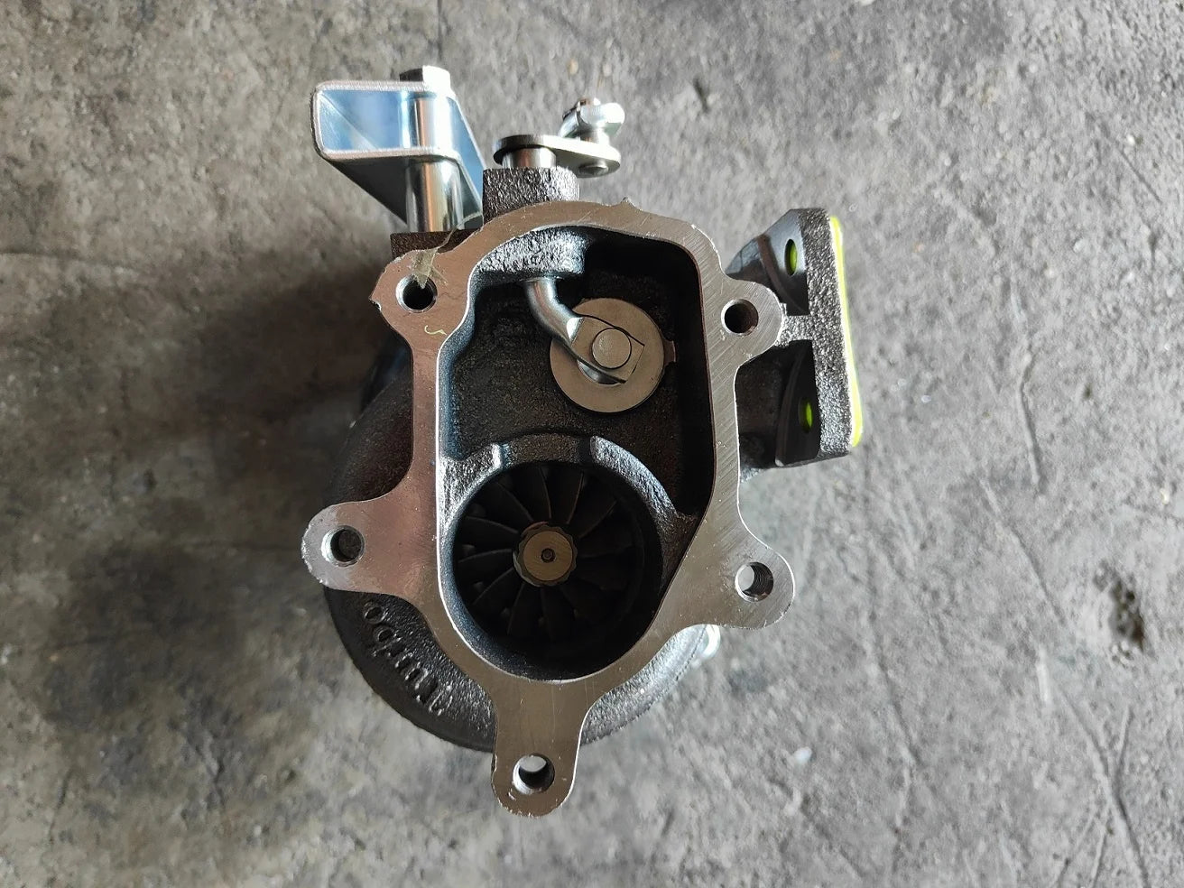 Genuine Original Factory Price Wuxi Turbocharger YN33CRD1 YN38CRD1JINBEI Truck