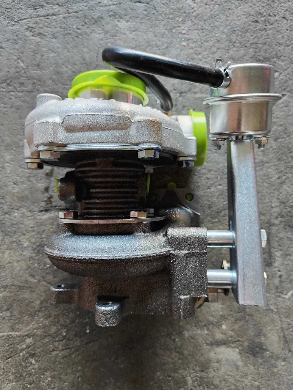 Genuine Original Factory Price Wuxi Turbocharger YN33CRD1 YN38CRD1JINBEI Truck